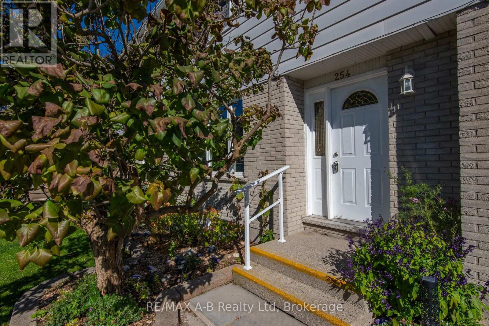 254 Louise Street, Stratford, Ontario  N5A 7G6 - Photo 2 - X14100948