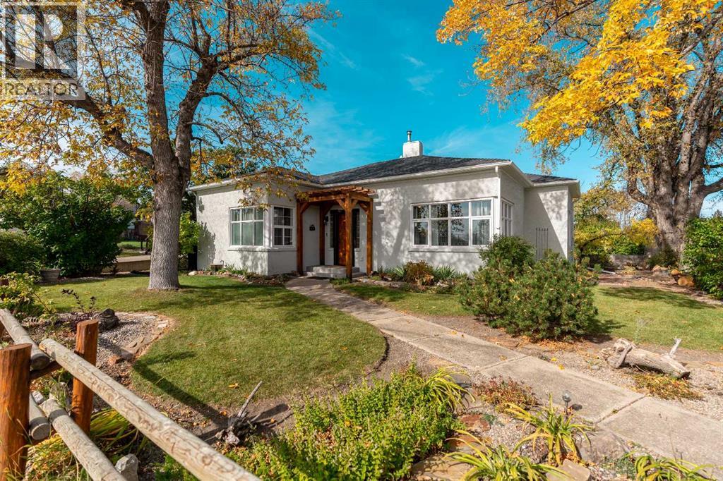 405 3 Avenue W, Cardston, Alberta  T0K 0K0 - Photo 2 - A2349813