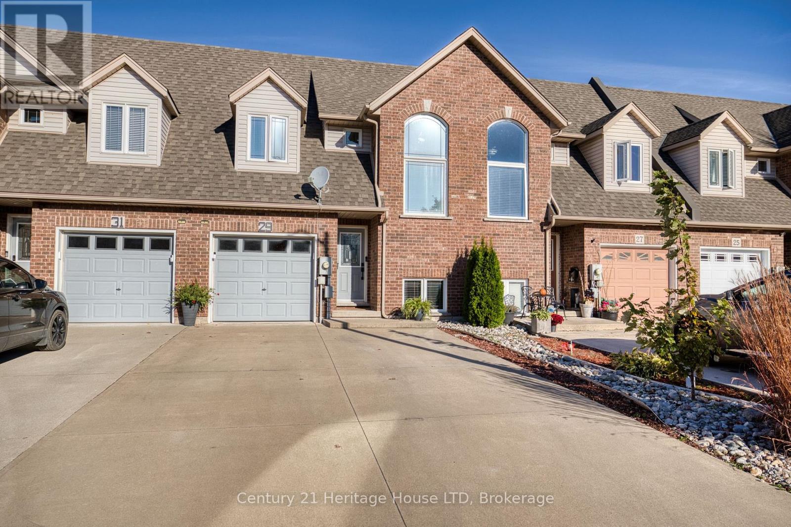 29 Bluegrass Crescent, St. Catharines (Oakdale), Ontario L2P 0A8 - Photo 1 - X14101814