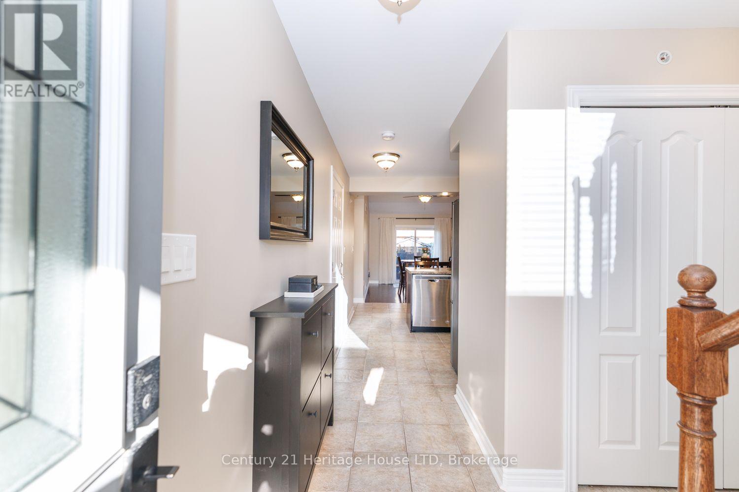 29 Bluegrass Crescent, St. Catharines (Oakdale), Ontario L2P 0A8 - Photo 3 - X14101814