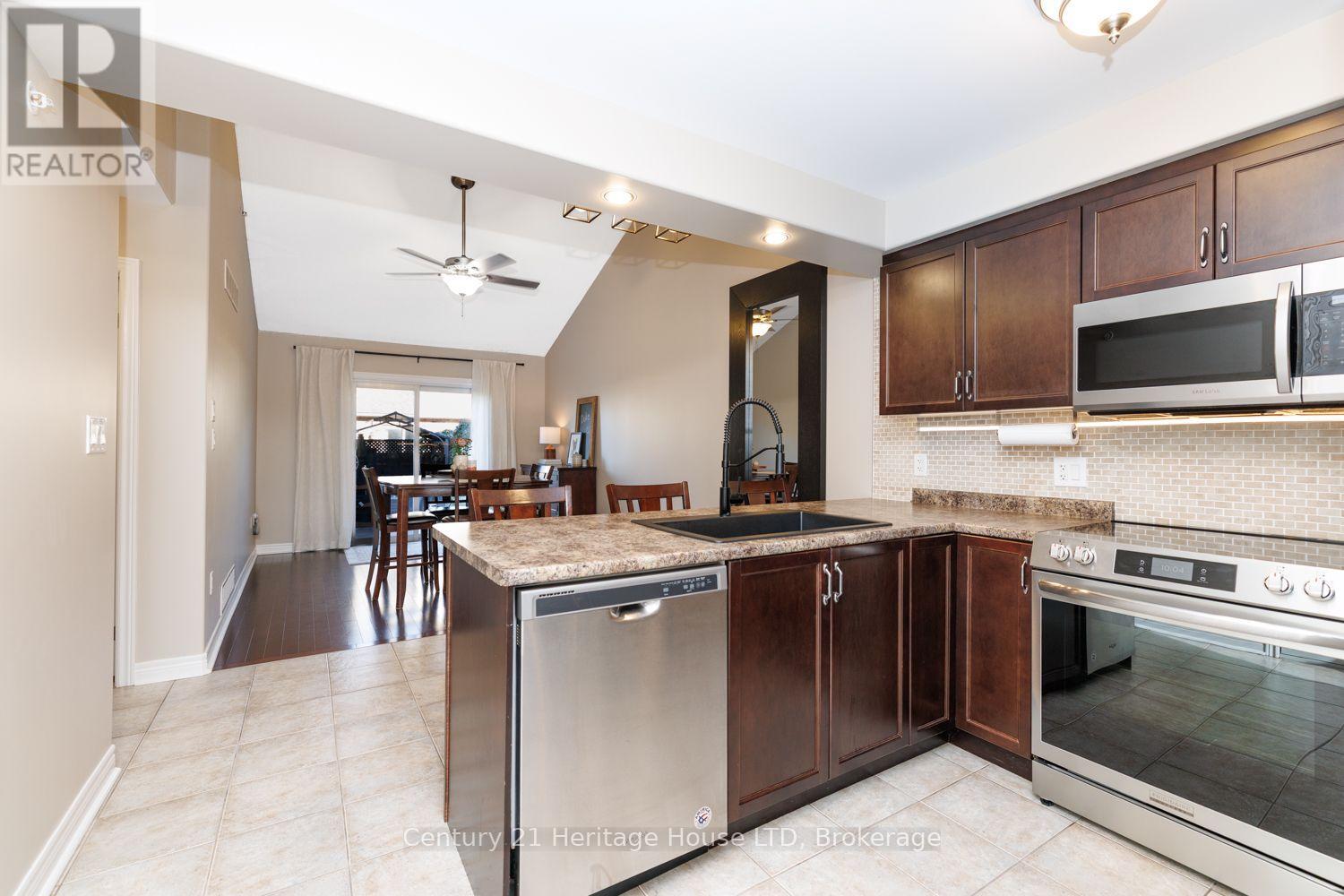 29 Bluegrass Crescent, St. Catharines (Oakdale), Ontario L2P 0A8 - Photo 4 - X14101814