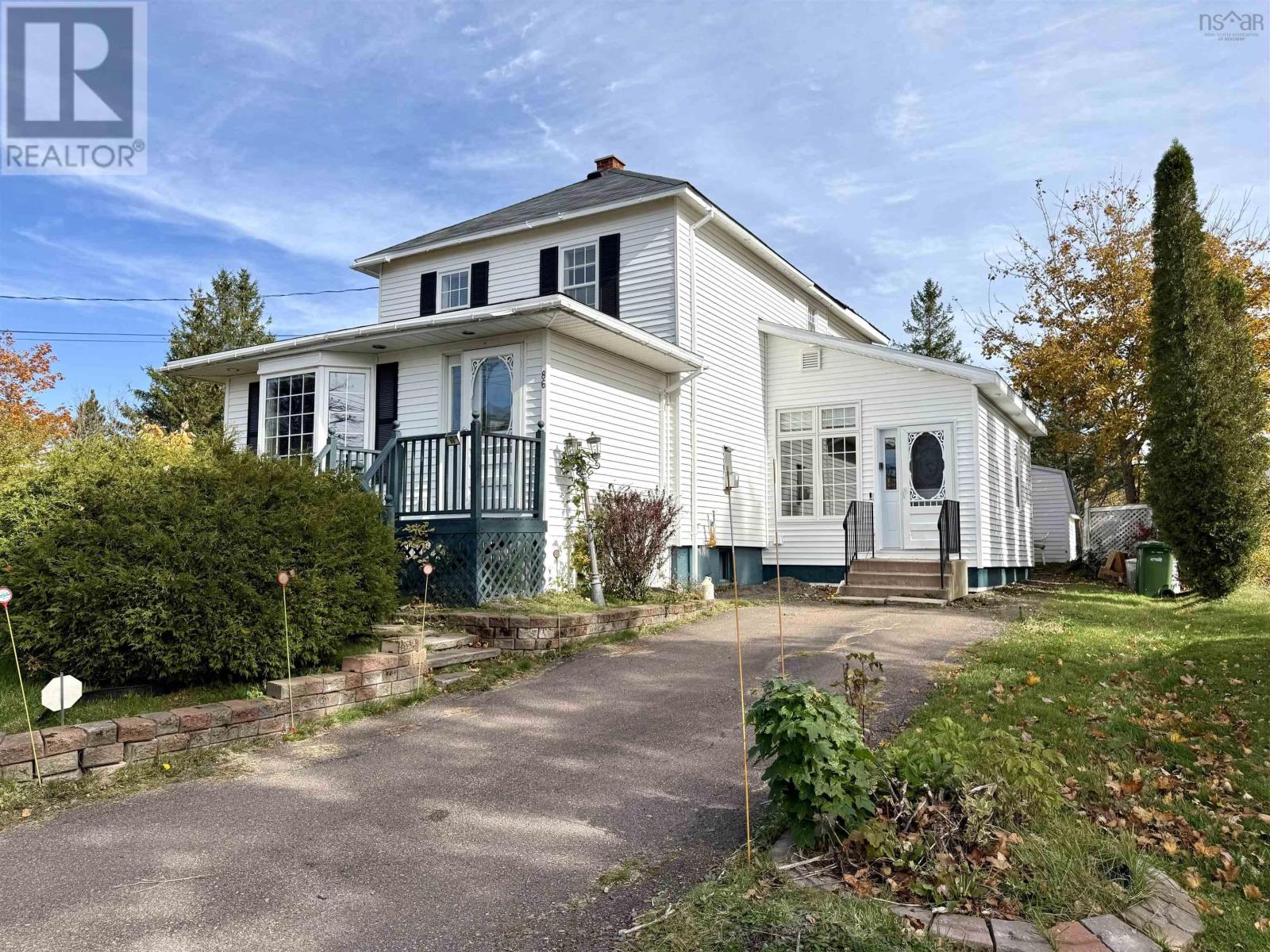 84/86 Elm Street, Springhill, Nova Scotia  B0M 1X0 - Photo 1 - 202626323