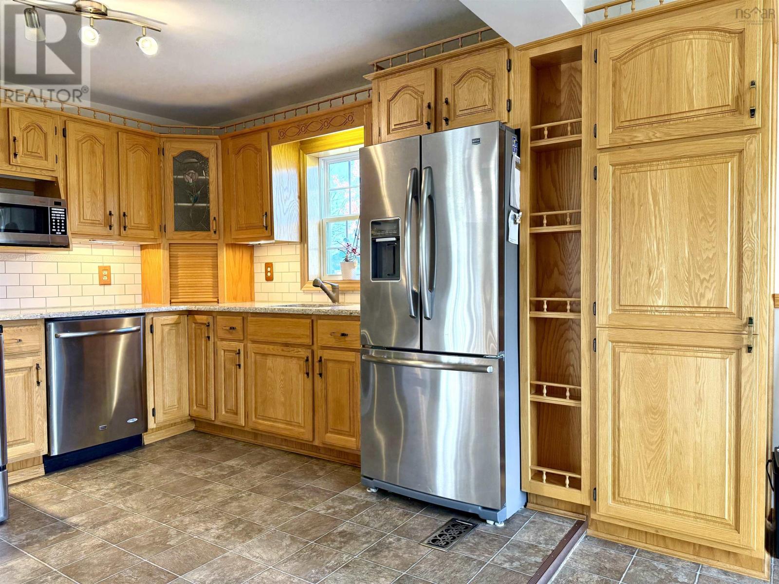 84/86 Elm Street, Springhill, Nova Scotia  B0M 1X0 - Photo 23 - 202626323