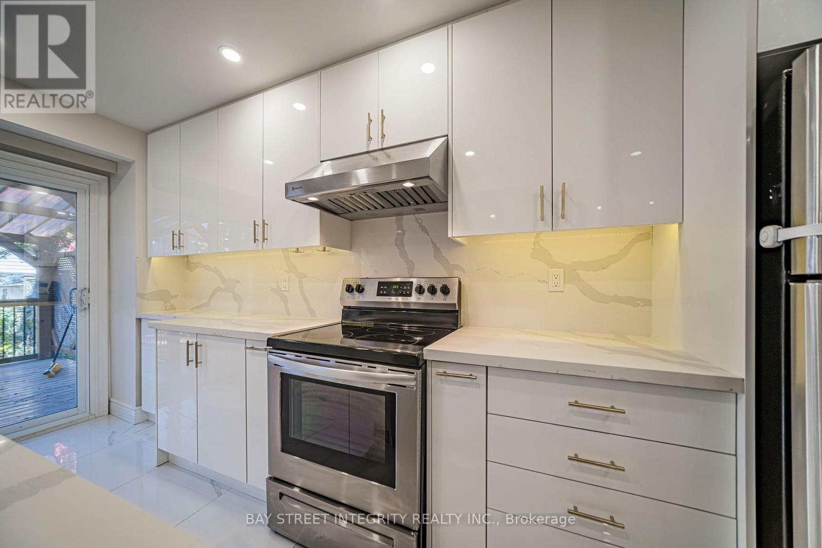 28 Fawndale Crescent, Toronto, Ontario  M1W 3K1 - Photo 11 - E14101900