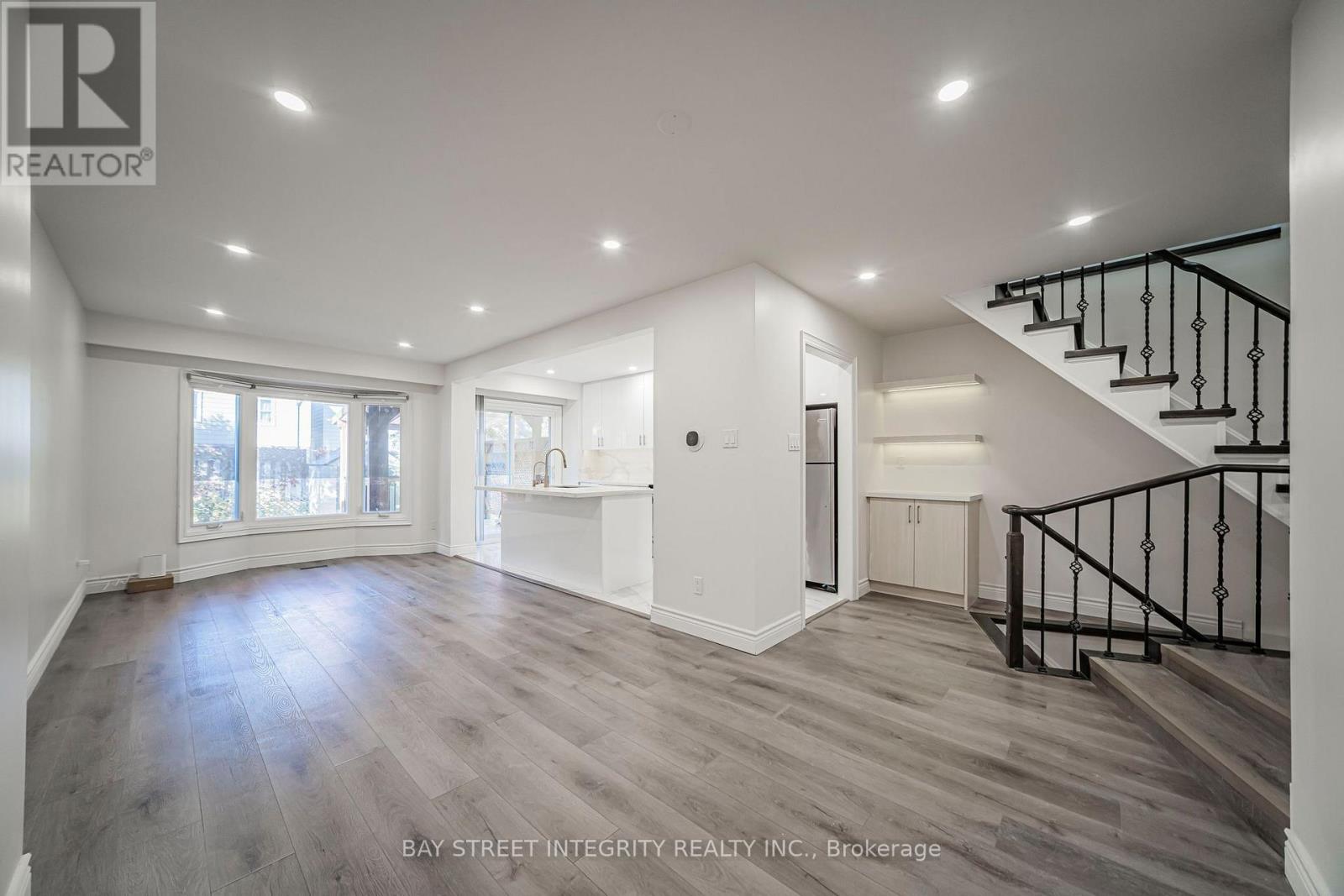 28 Fawndale Crescent, Toronto, Ontario  M1W 3K1 - Photo 4 - E14101900