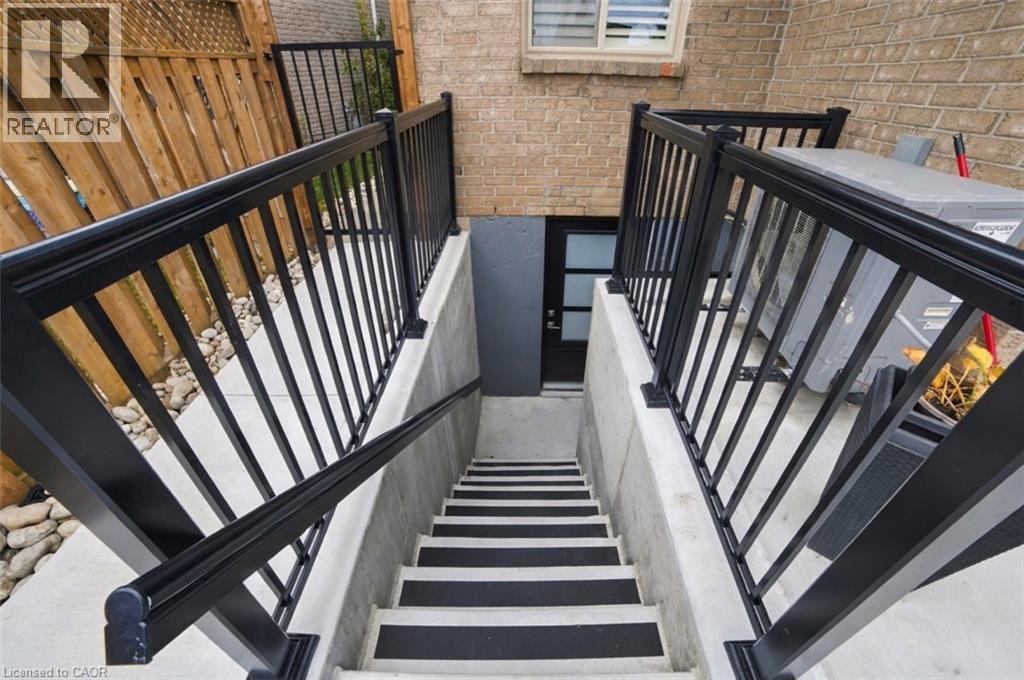 317 Jacqueline Boulevard, Hamilton, Ontario  L9B 2V7 - Photo 4 - 40872690