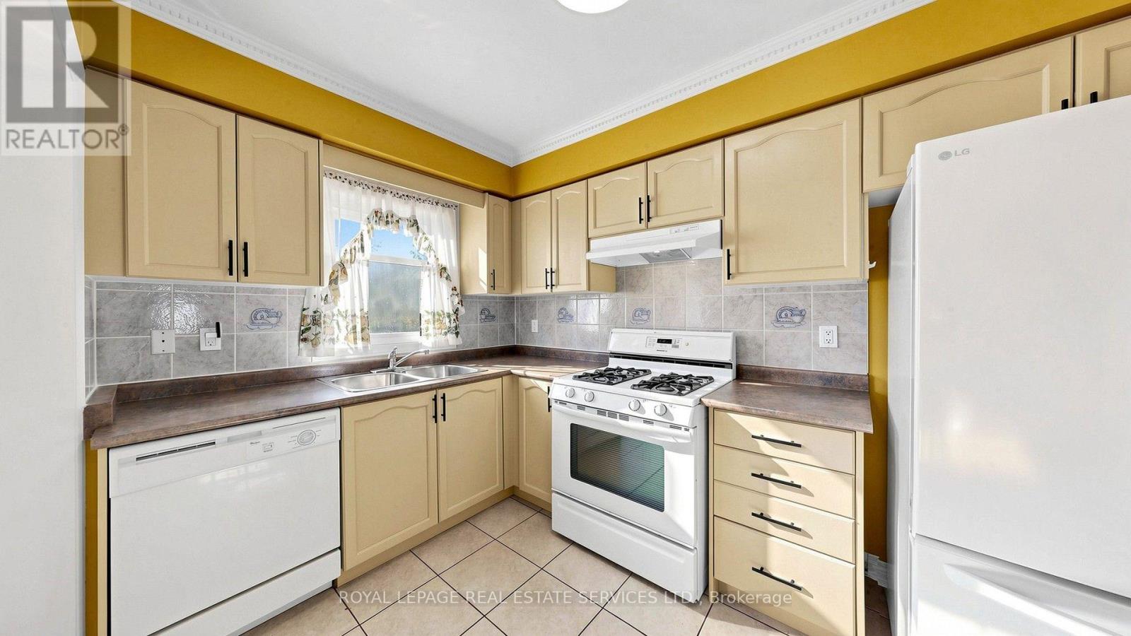 668 Madame Street, Mississauga, Ontario  L5W 1H1 - Photo 14 - W14101824