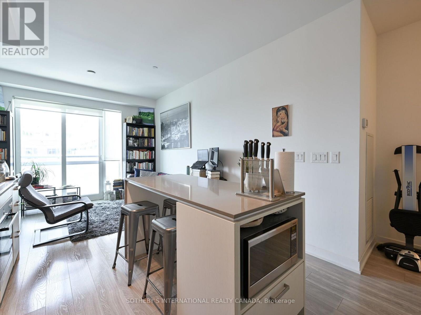 813 - 1830 Bloor Street W, Toronto, Ontario  M6P 0A2 - Photo 4 - W14102026