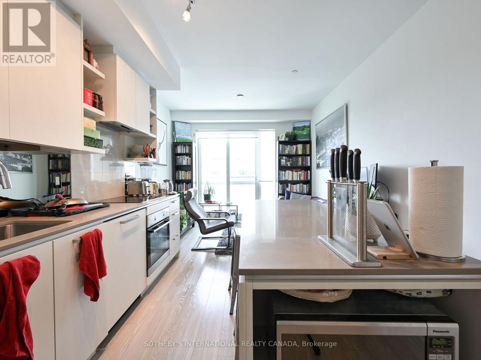 813 - 1830 Bloor Street W, Toronto, Ontario  M6P 0A2 - Photo 5 - W14102026