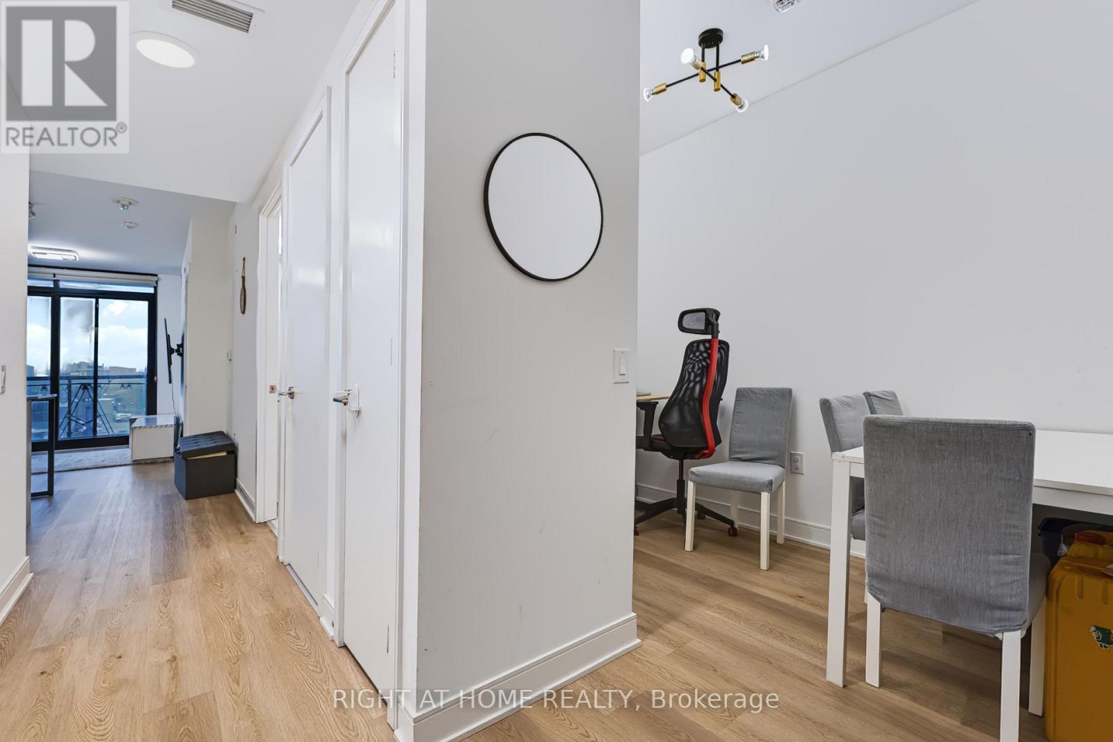 422 - 86 Dundas Street E, Mississauga, Ontario  L5A 1W4 - Photo 3 - W14102068