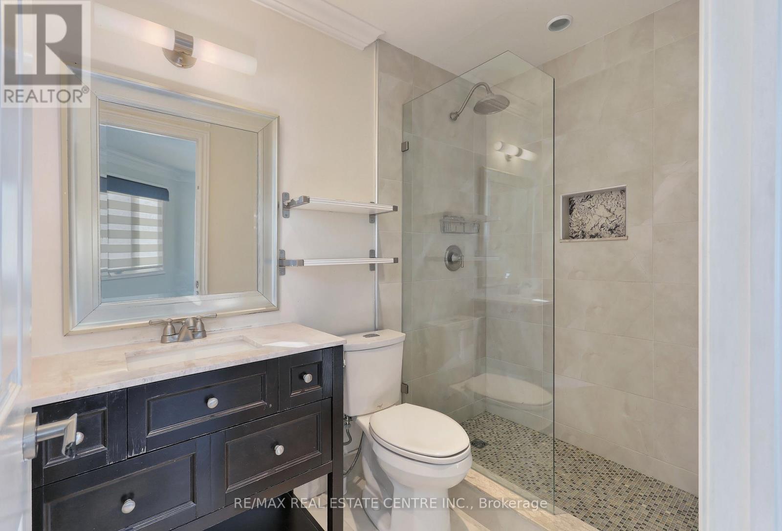 1837 Sevenoaks Drive, Mississauga, Ontario  L5K 2N5 - Photo 26 - W13876610