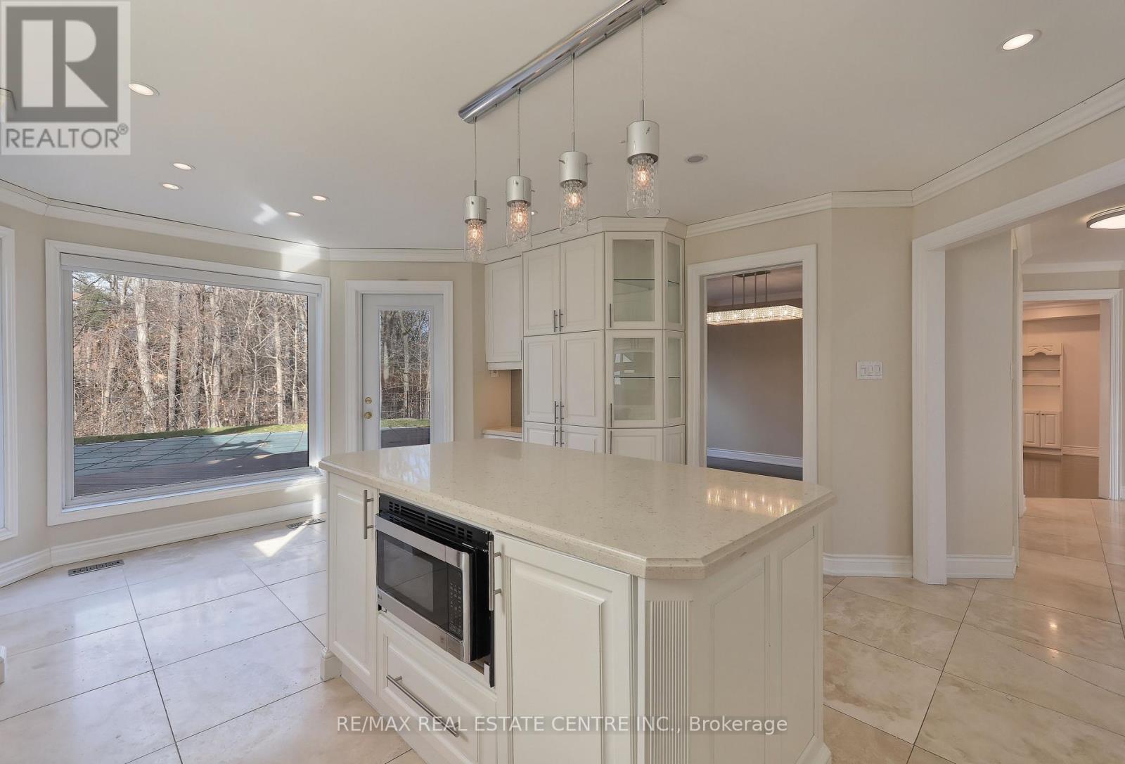 1837 Sevenoaks Drive, Mississauga, Ontario  L5K 2N5 - Photo 14 - W13876610