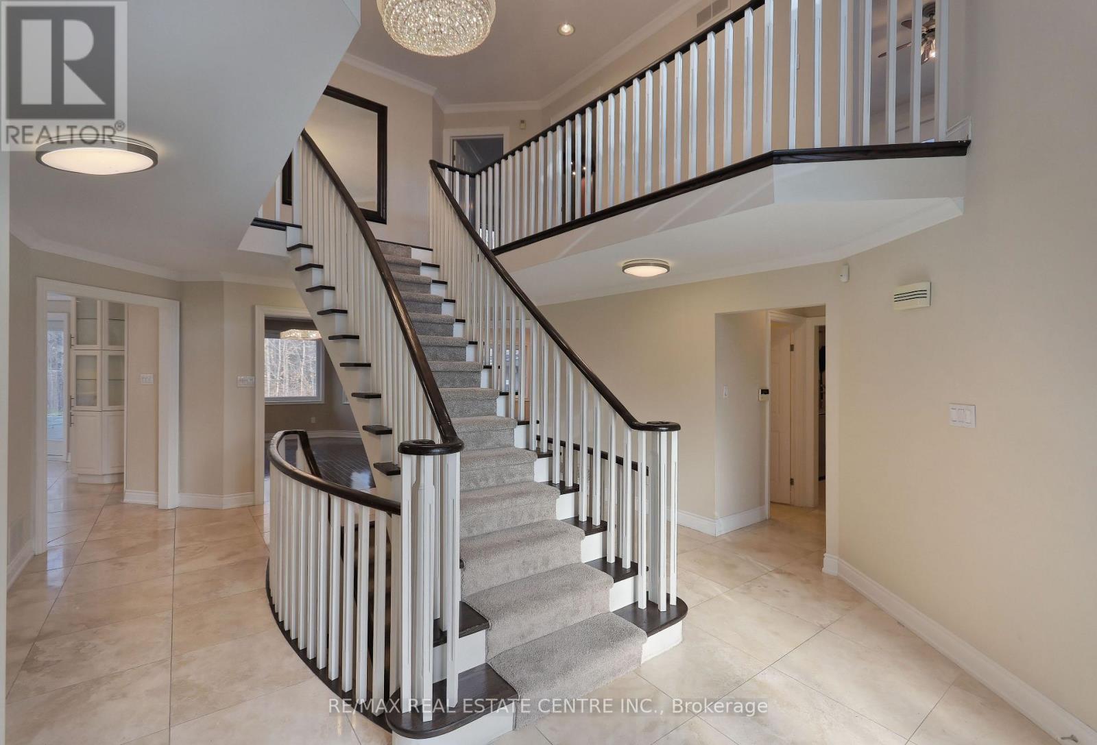 1837 Sevenoaks Drive, Mississauga, Ontario  L5K 2N5 - Photo 11 - W13876610