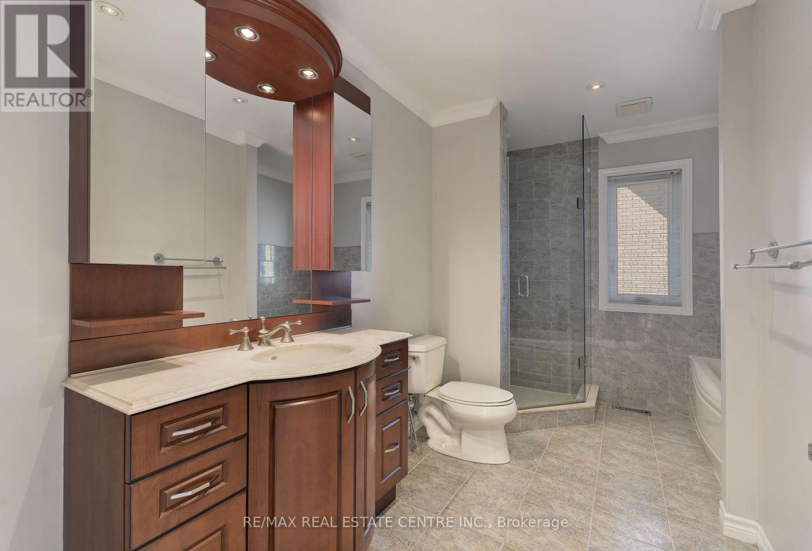 1837 Sevenoaks Drive, Mississauga, Ontario  L5K 2N5 - Photo 29 - W13876610