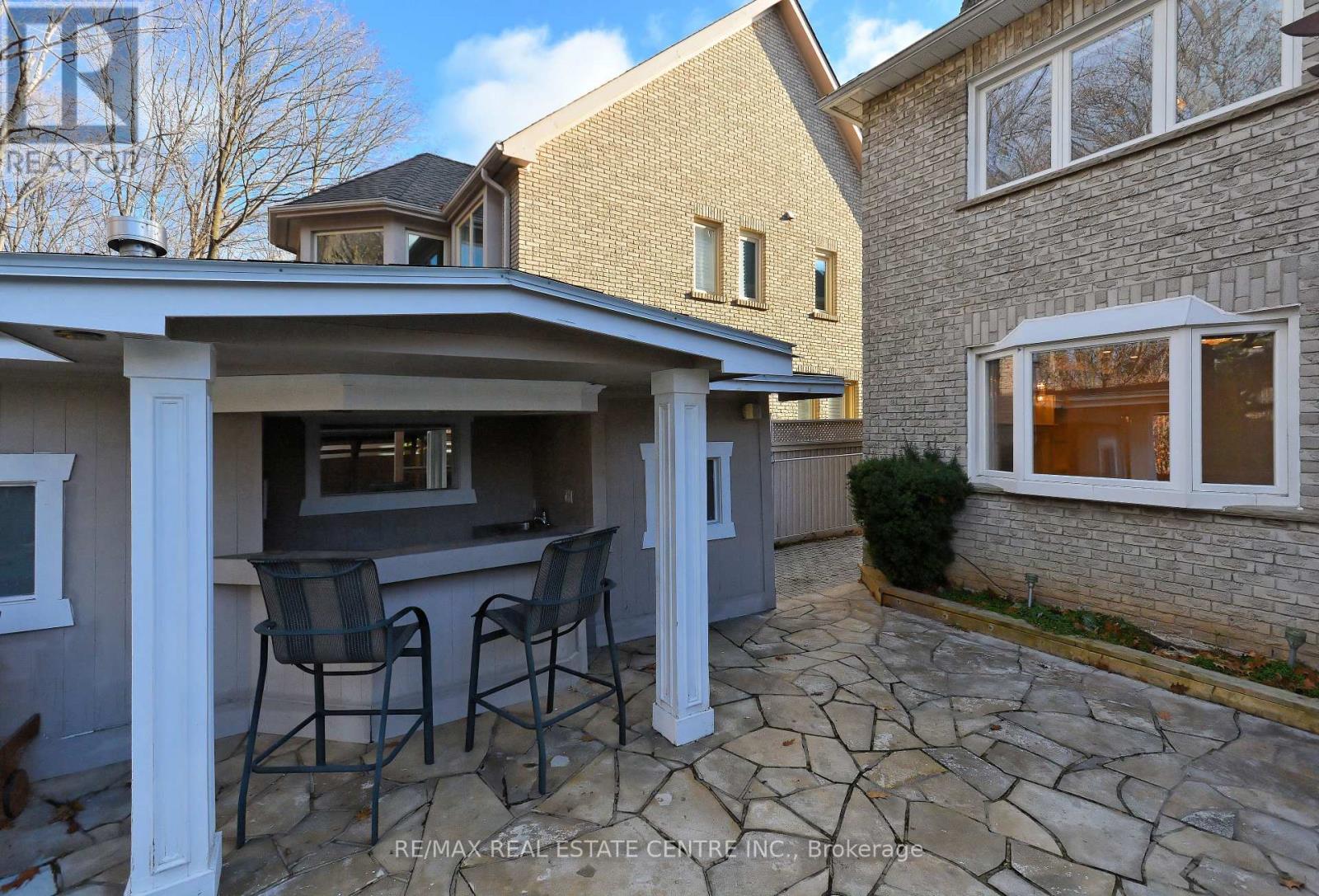 1837 Sevenoaks Drive, Mississauga, Ontario  L5K 2N5 - Photo 8 - W13876610