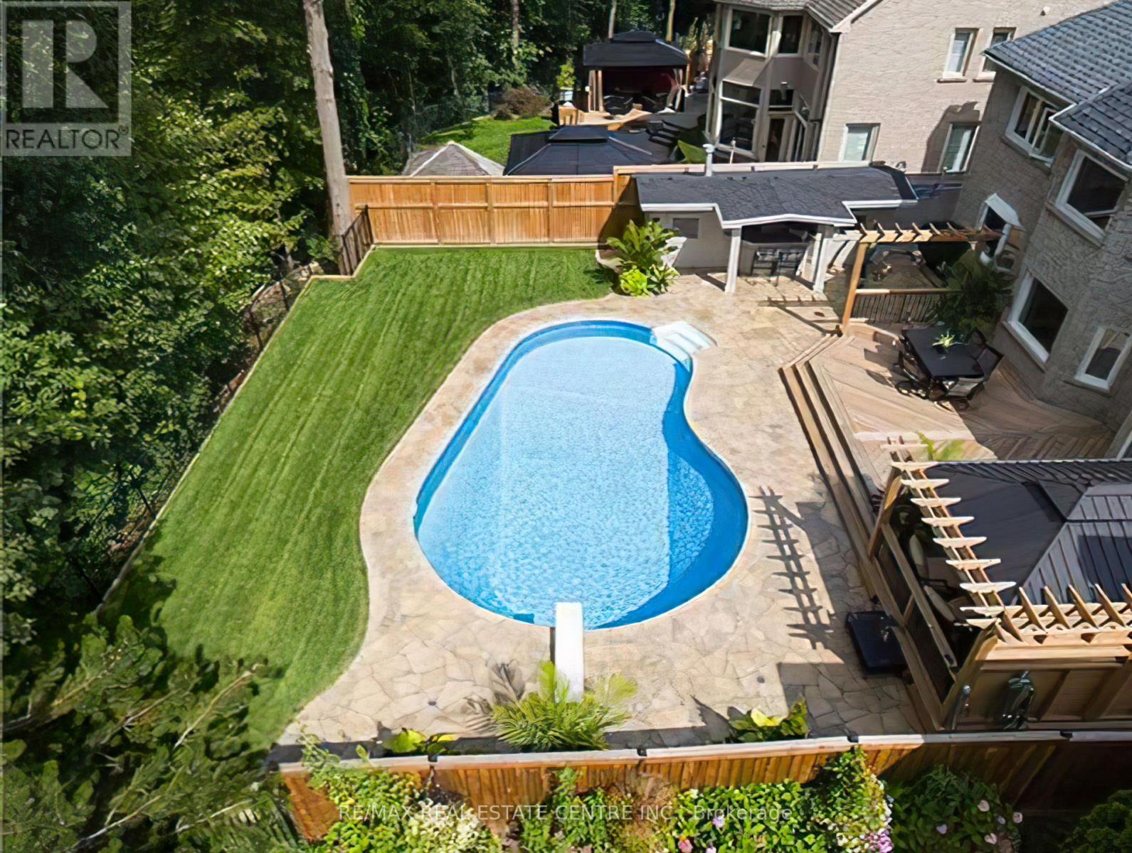1837 Sevenoaks Drive, Mississauga, Ontario  L5K 2N5 - Photo 3 - W13876610