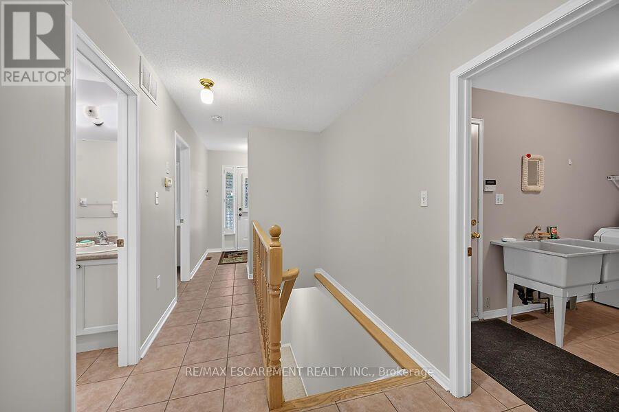 166 Toby Crescent, Hamilton, Ontario  L8T 2P2 - Photo 3 - X14101856