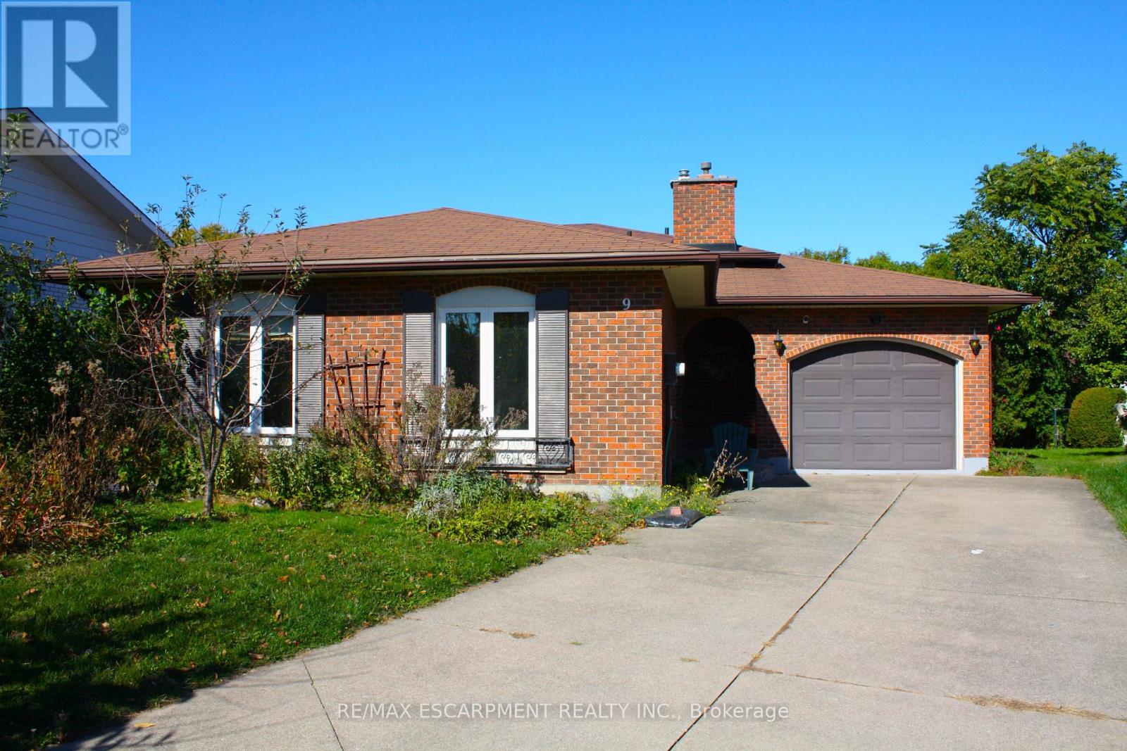 Main - 9 Charleen Circle, St. Catharines, Ontario  L2M 7G6 - Photo 2 - X14101990