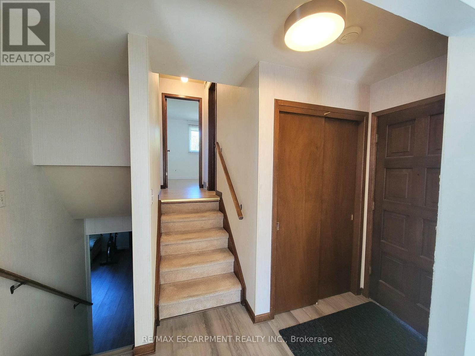 Main - 9 Charleen Circle, St. Catharines, Ontario  L2M 7G6 - Photo 3 - X14101990