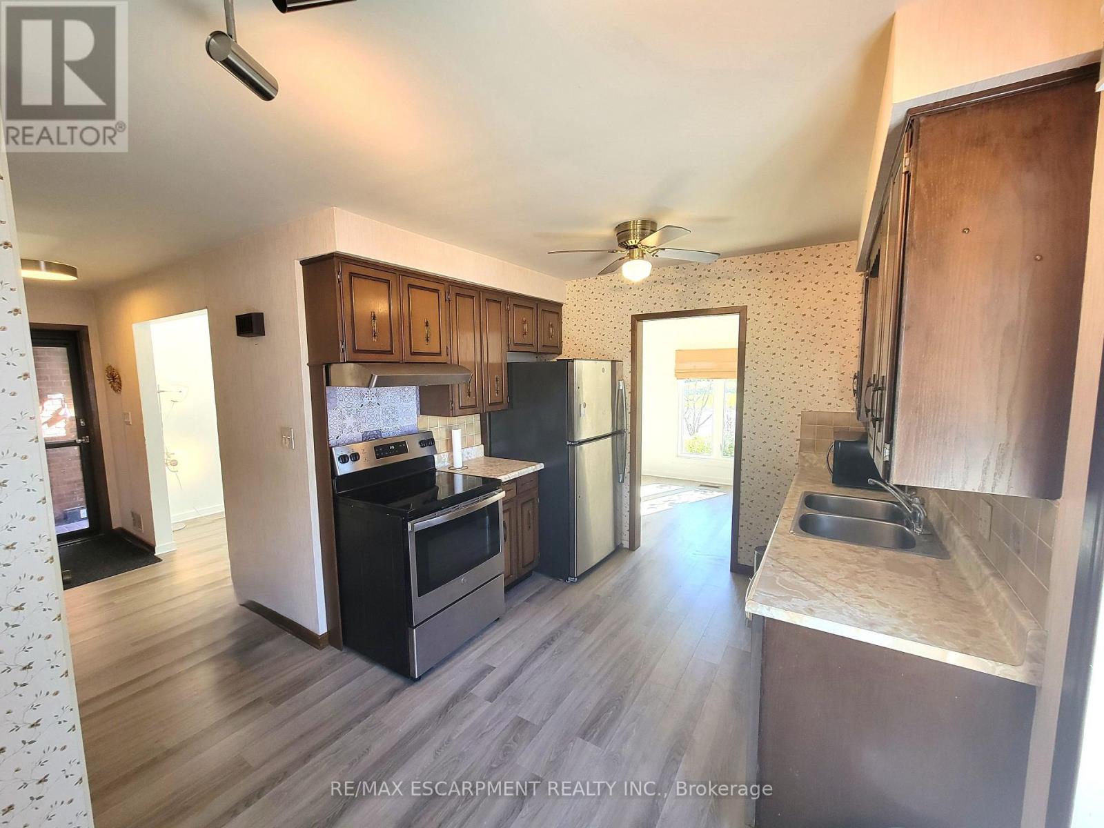 Main - 9 Charleen Circle, St. Catharines, Ontario  L2M 7G6 - Photo 7 - X14101990