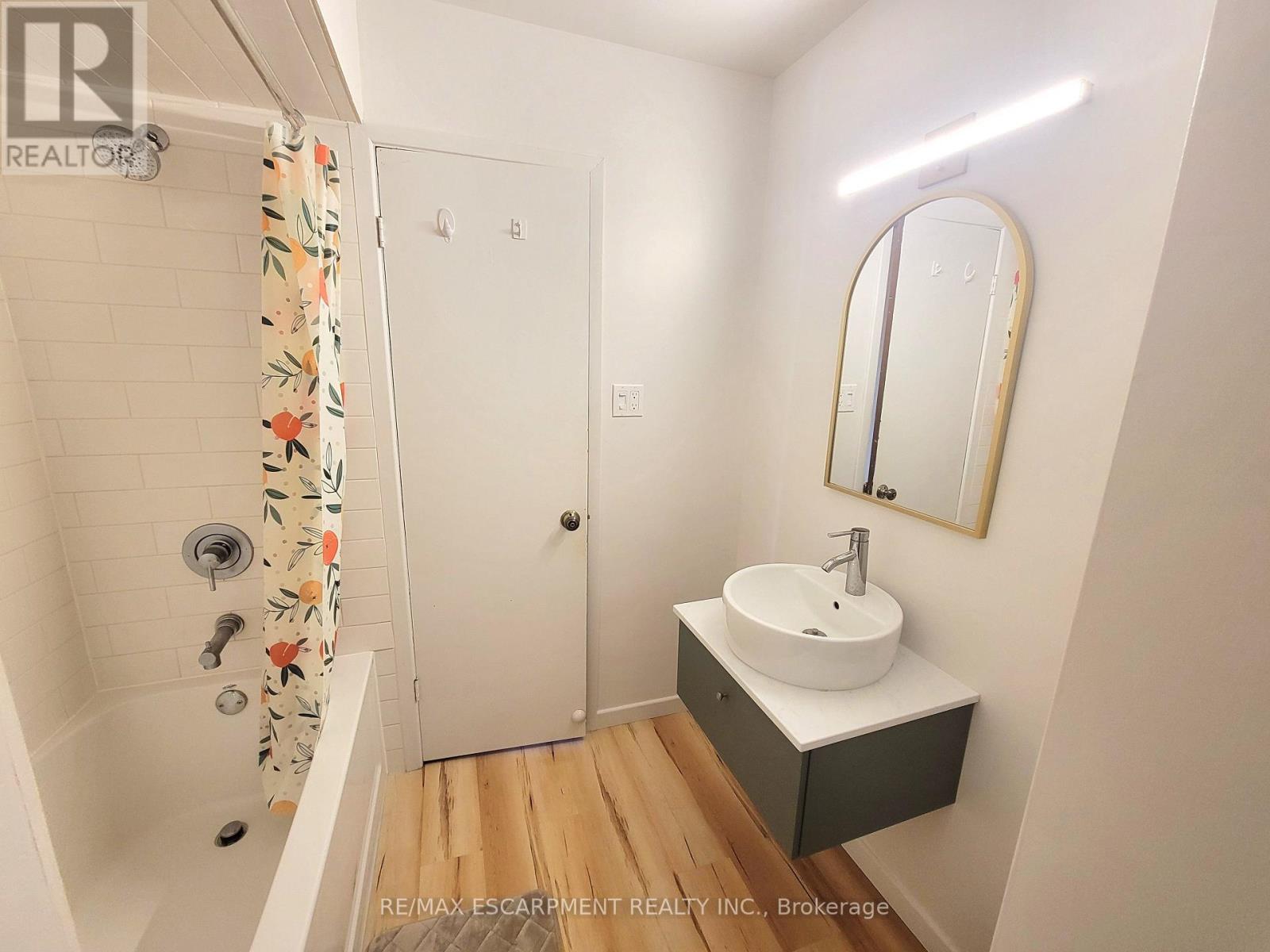 Main - 9 Charleen Circle, St. Catharines, Ontario  L2M 7G6 - Photo 8 - X14101990
