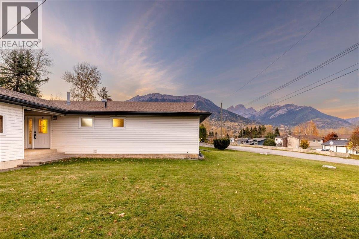 39 Elkview Drive, Fernie, British Columbia  V0B 1M3 - Photo 2 - 10397109