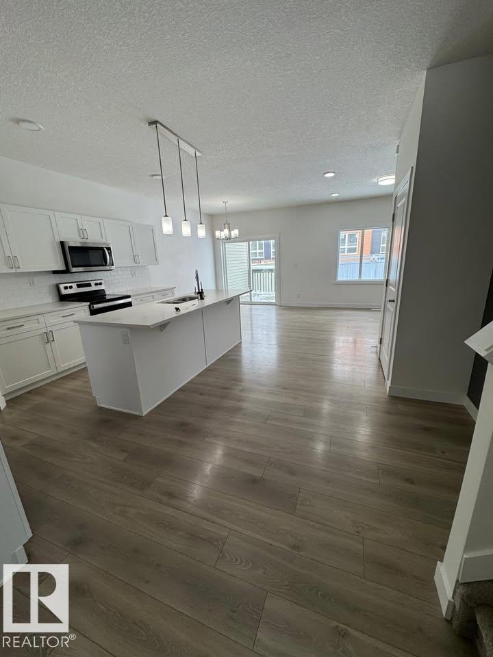 938 Daniels Loop SW