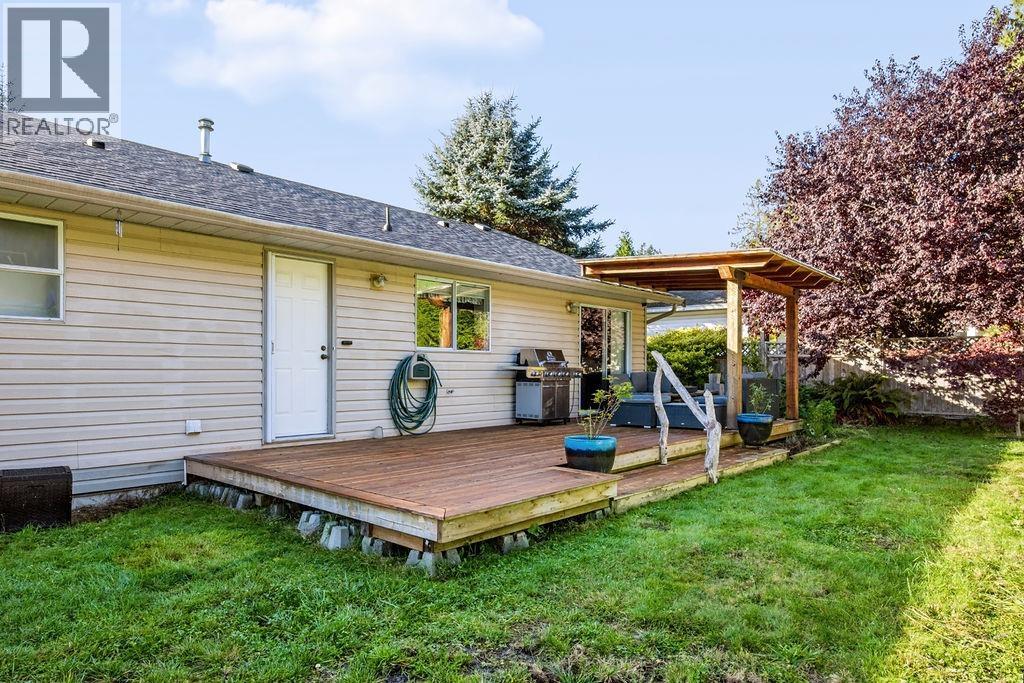 1560 Larchberry Way, Gibsons, British Columbia  V0N 1V5 - Photo 17 - R3177342