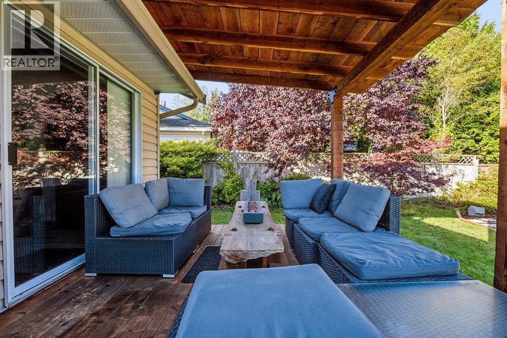1560 Larchberry Way, Gibsons, British Columbia  V0N 1V5 - Photo 18 - R3177342