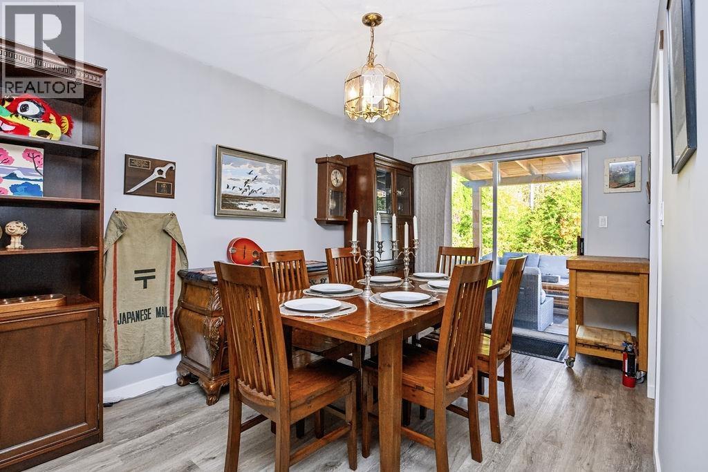 1560 Larchberry Way, Gibsons, British Columbia  V0N 1V5 - Photo 5 - R3177342
