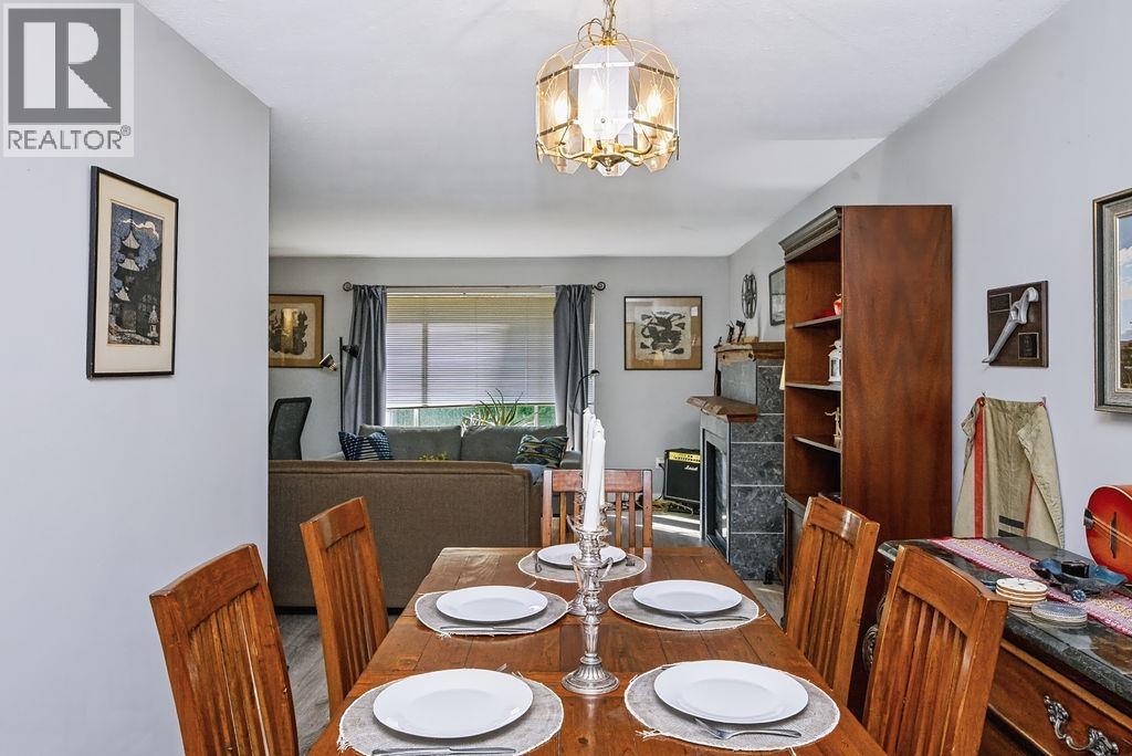 1560 Larchberry Way, Gibsons, British Columbia  V0N 1V5 - Photo 6 - R3177342