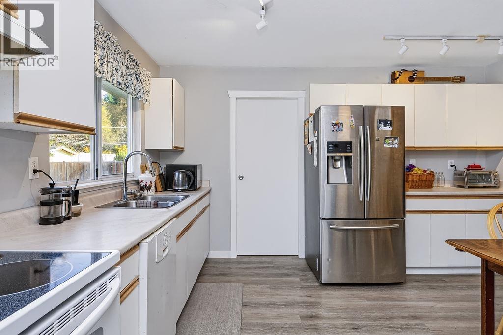 1560 Larchberry Way, Gibsons, British Columbia  V0N 1V5 - Photo 7 - R3177342