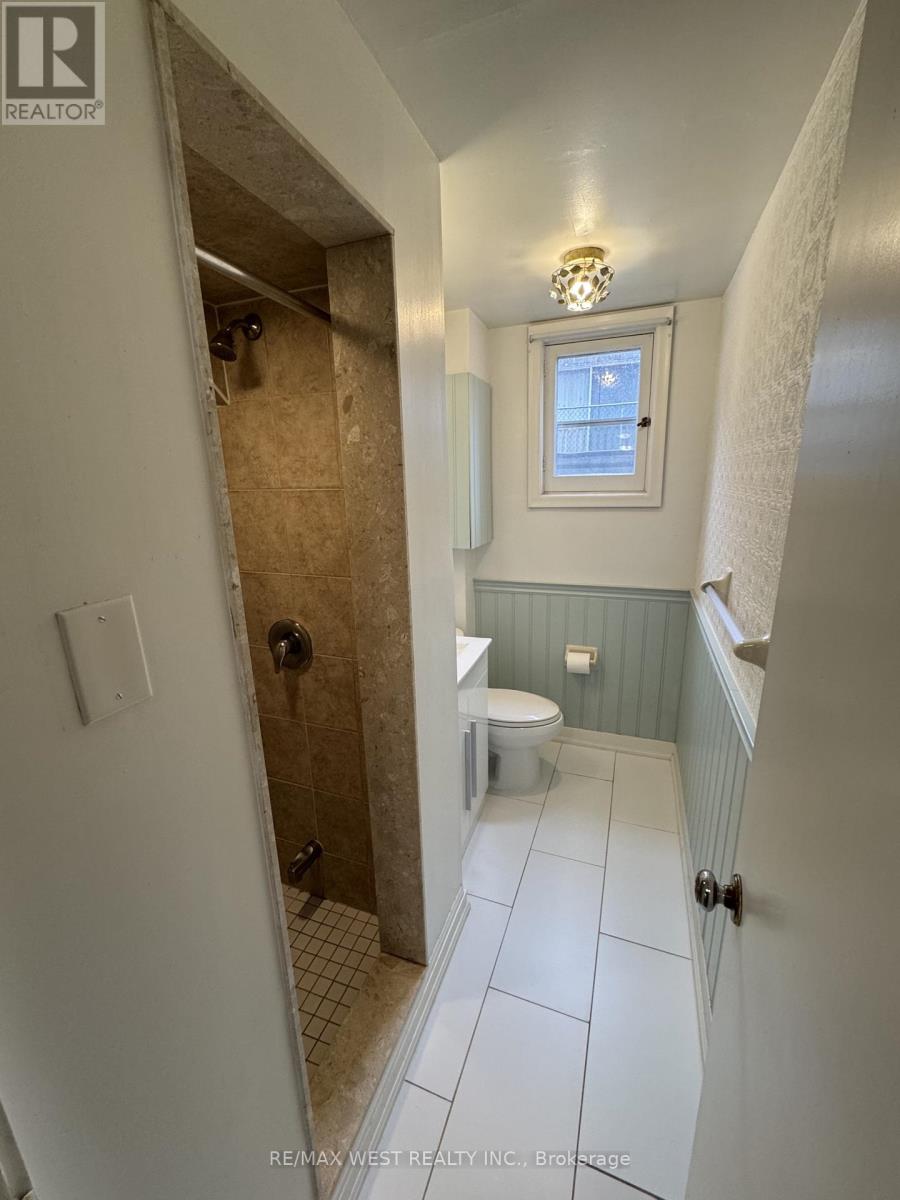 B2 - 35 Lilywood Road, Toronto, Ontario  M6B 1V6 - Photo 5 - W14100232