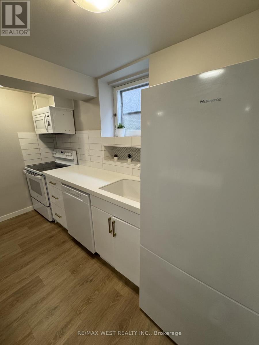 B2 - 35 Lilywood Road, Toronto, Ontario  M6B 1V6 - Photo 3 - W14100232