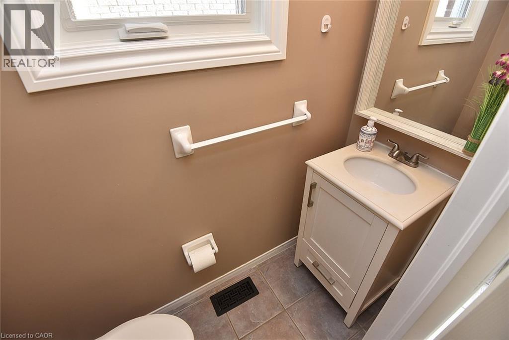 71 Stone Church Road E, Hamilton, Ontario  L9B 1A8 - Photo 24 - 40868546