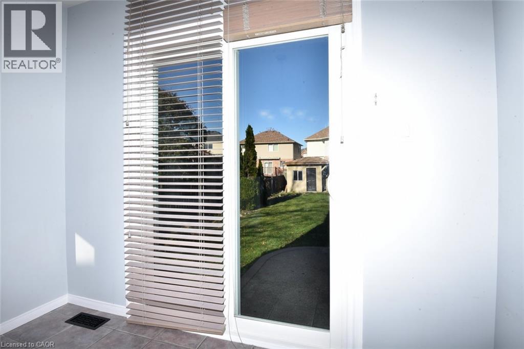 71 Stone Church Road E, Hamilton, Ontario  L9B 1A8 - Photo 15 - 40868546