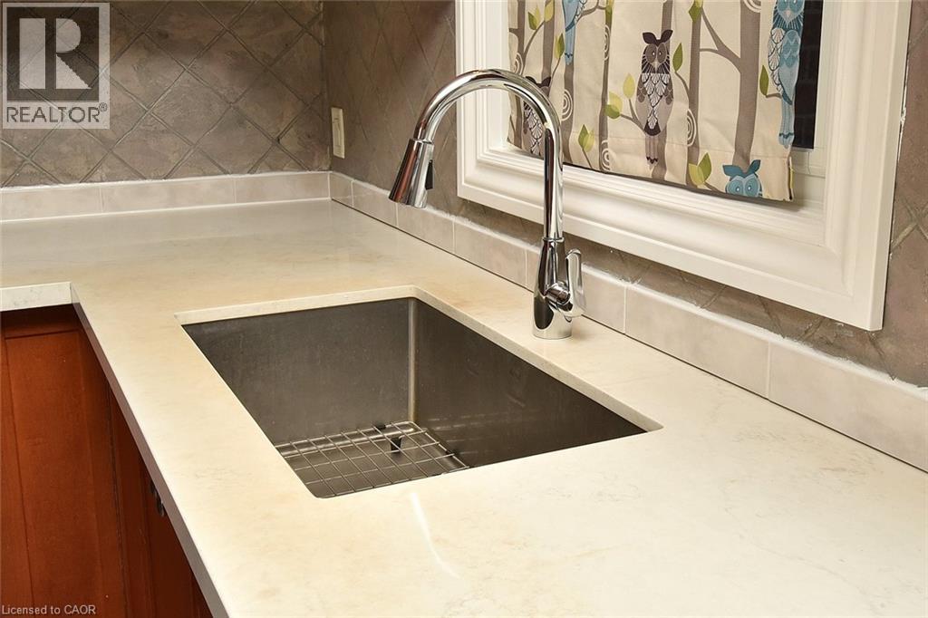 71 Stone Church Road E, Hamilton, Ontario  L9B 1A8 - Photo 16 - 40868546