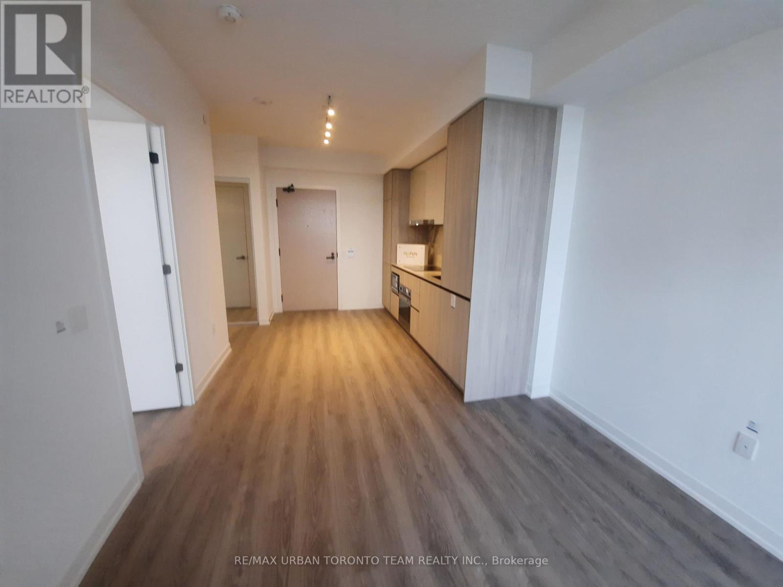 1505 - 8 Interchange Way, Vaughan (Vaughan Corporate Centre), Ontario  L4K 5Z7 - Photo 2 - N14102216