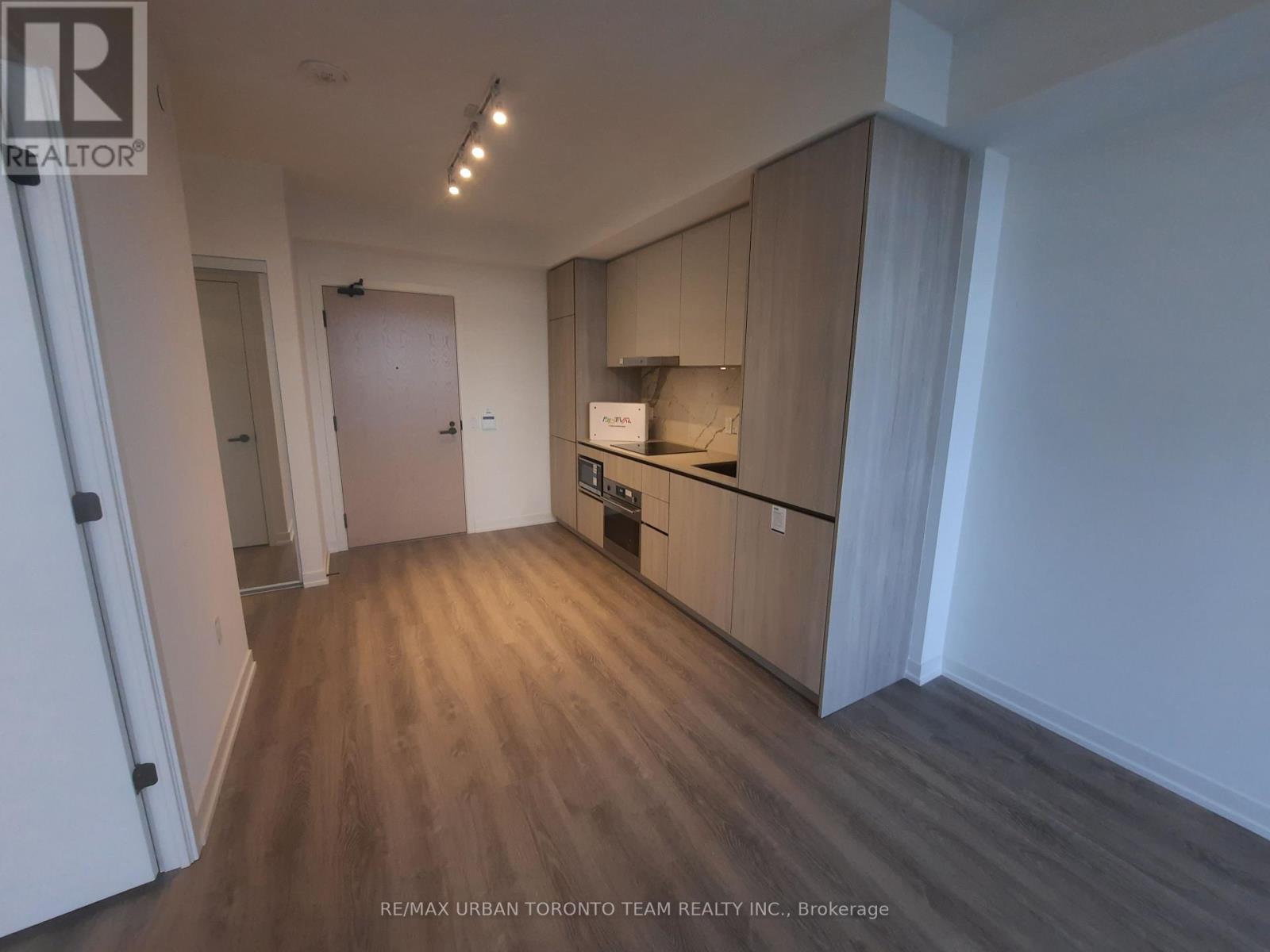 1505 - 8 Interchange Way, Vaughan (Vaughan Corporate Centre), Ontario  L4K 5Z7 - Photo 3 - N14102216