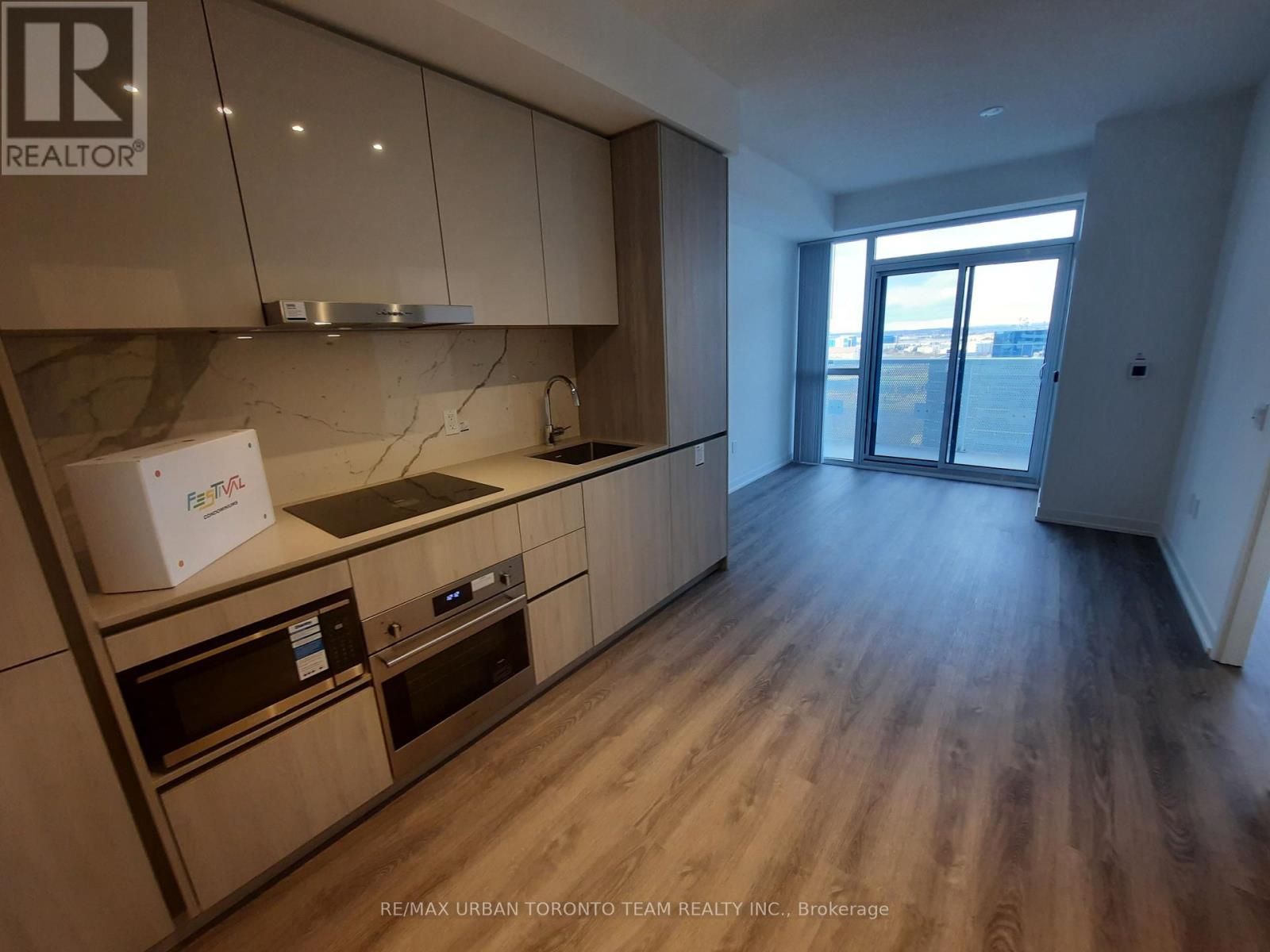 1505 - 8 Interchange Way, Vaughan (Vaughan Corporate Centre), Ontario  L4K 5Z7 - Photo 4 - N14102216