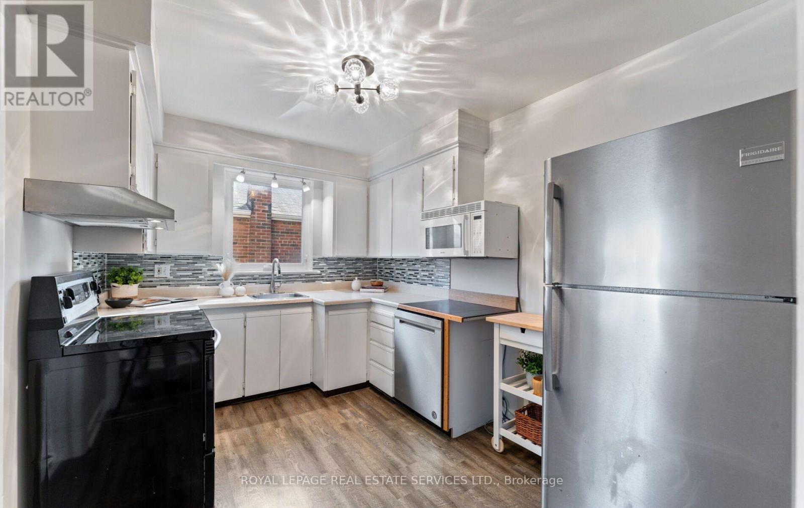 90 Silverhill Drive, Toronto, Ontario  M9B 3W5 - Photo 7 - W14102238