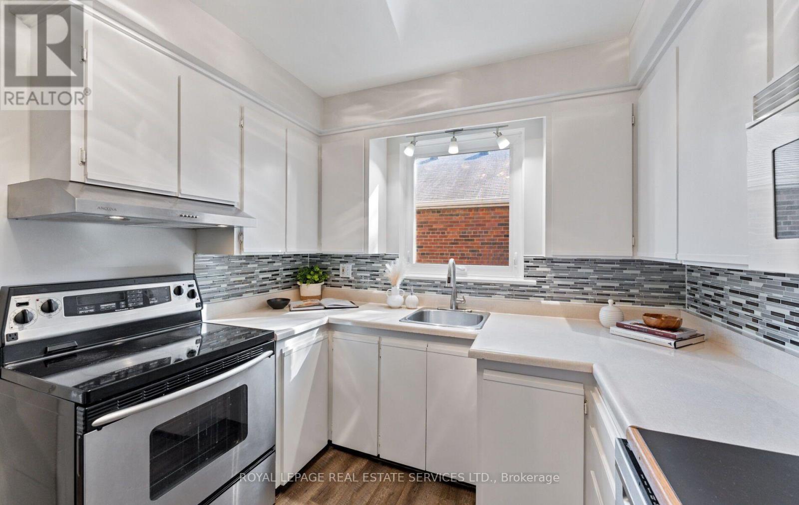 90 Silverhill Drive, Toronto, Ontario  M9B 3W5 - Photo 8 - W14102238