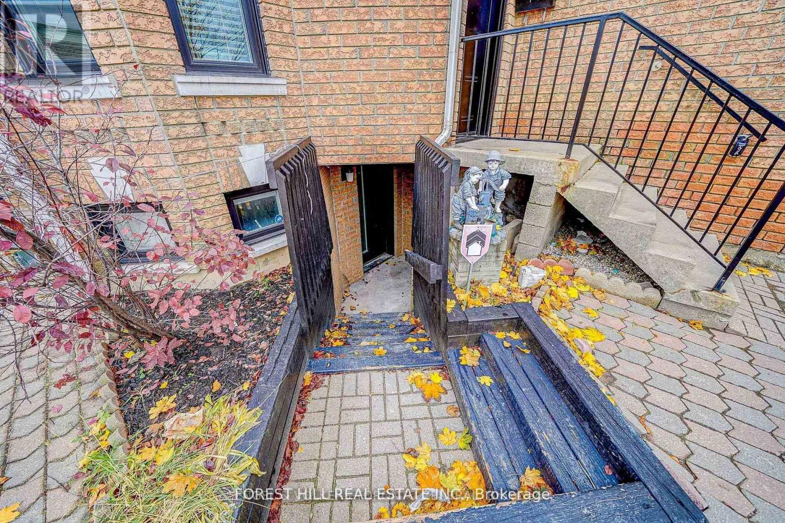 Lower - 39a Lippincott Street E, Toronto (Weston), Ontario  M9N 1B2 - Photo 3 - W14102312