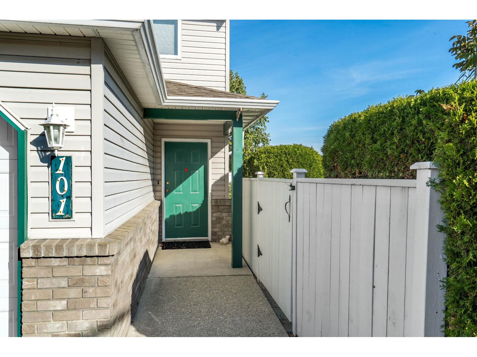 101 5765 VEDDER ROAD|Garrison Crossing