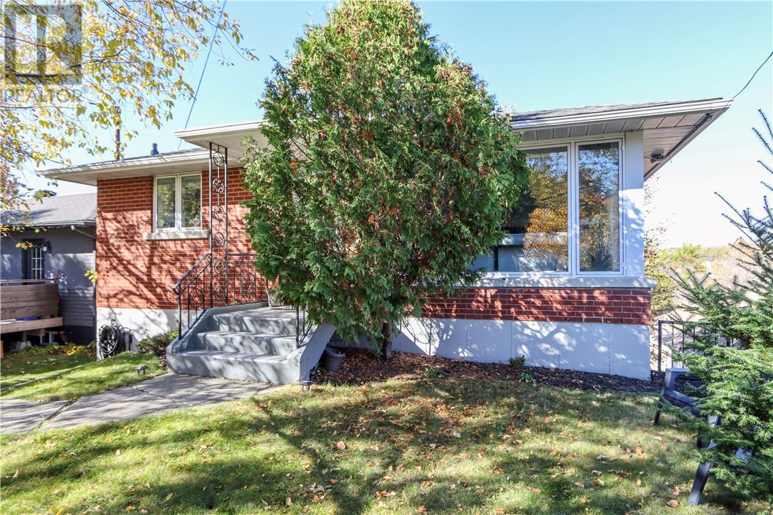 885 Adelaide Street, Sudbury, Ontario  P3E 4B7 - Photo 2 - 2131050