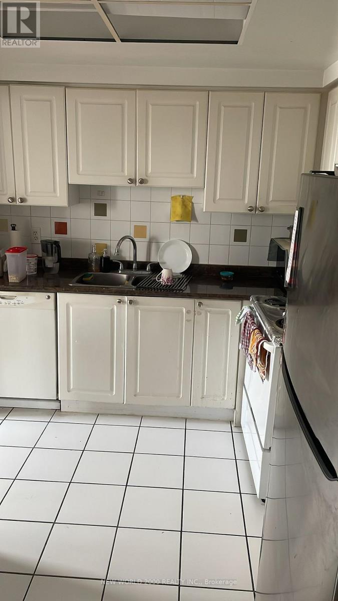 1916 - 135 Hillcrest Avenue, Mississauga (Cooksville), Ontario  L5B 4B1 - Photo 5 - W13747136