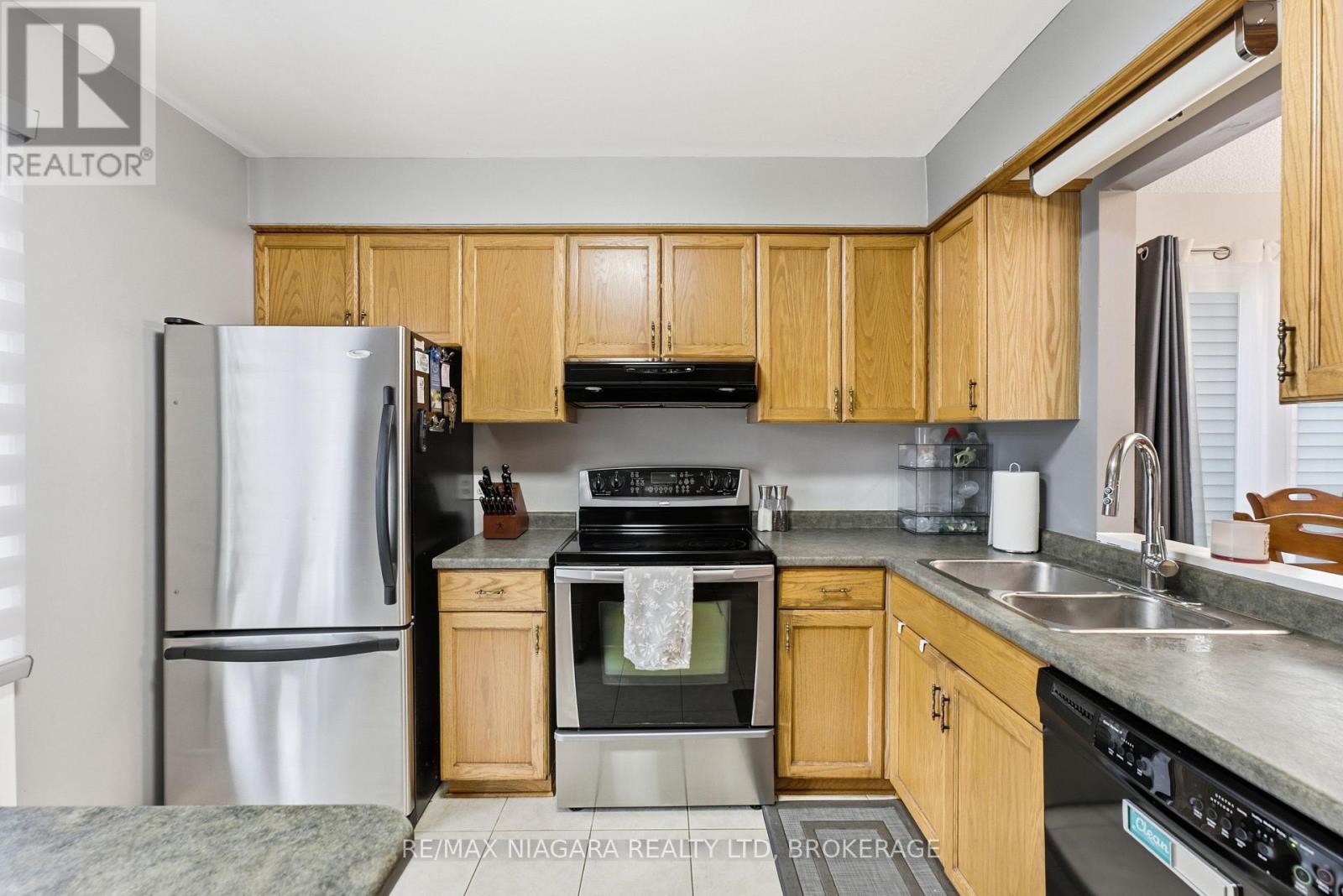 106 St. Augustine Drive, St. Catharines (Secord Woods), Ontario  L2P 3W9 - Photo 8 - X14102546