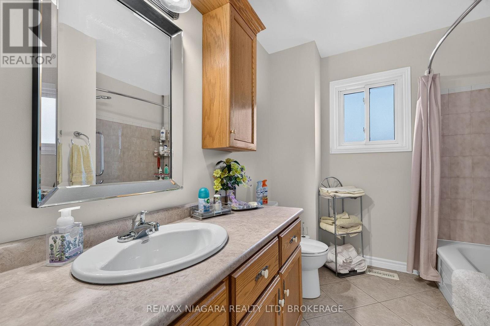 8230 Lexington Court, Niagara Falls, Ontario  L2H 1W4 - Photo 18 - X14102636