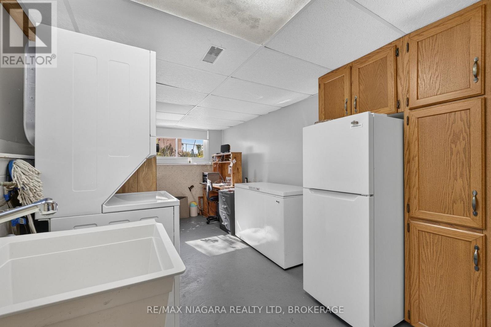 8230 Lexington Court, Niagara Falls, Ontario  L2H 1W4 - Photo 32 - X14102636