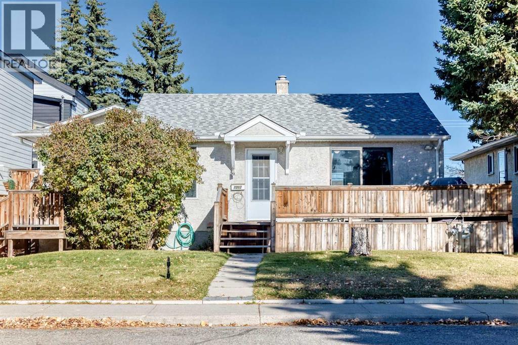 7312 36 Avenue NW, Calgary, Alberta  T3B 1T8 - Photo 1 - A2353417